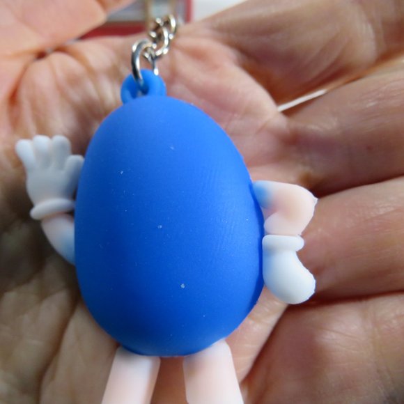 M&M "On Air" Recording Studio Metal Tin Christmas Village & Imitation Keychain - Picture 13 of 15